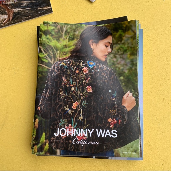 JOHNNY WAS catalog collection 2021-2023 12 magazines paper reading fashion OS - Picture 11 of 16